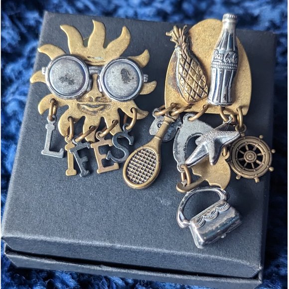 💜✨Life's A Beach - Rare Vintage Sun & Fun Charm Dangle Earrings - Picture 1 of 6